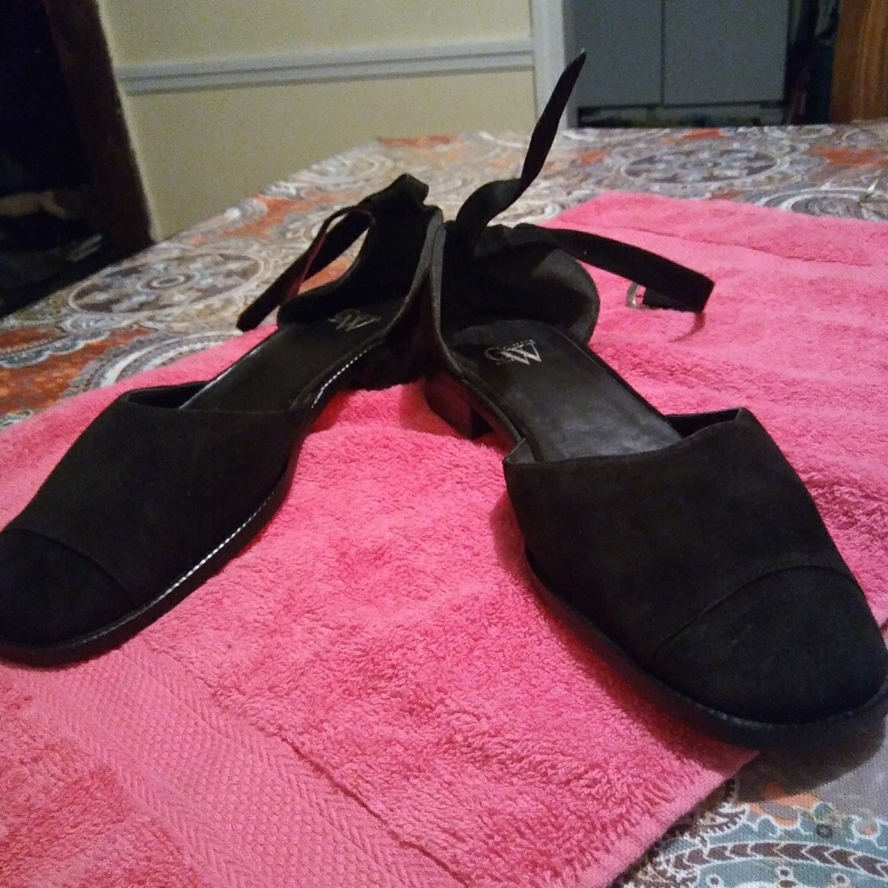 Shoes - Picture 3 of 4